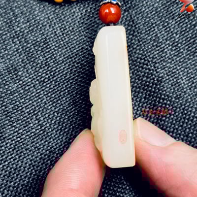 和田玉籽料一級白〔羊脂白] 作品 【滿皮彌勒佛 】蘇州名家作品 附雙鑑定證書4