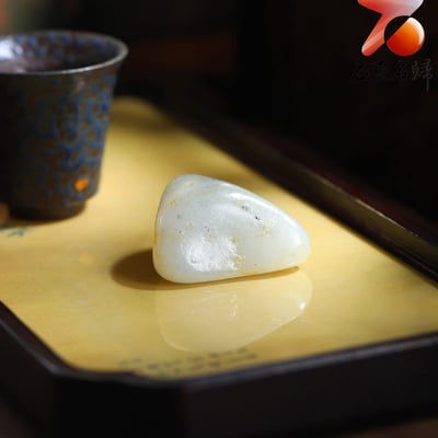 和田玉點墨青花灑金皮籽料 43×38×25mm 重54克6