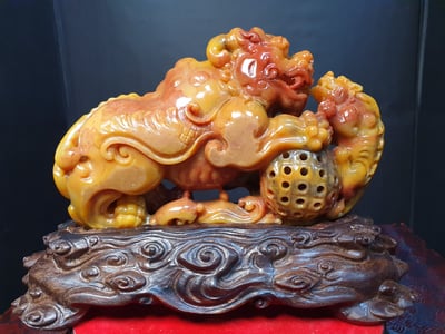 極品田黃石【唐獅戲球】1