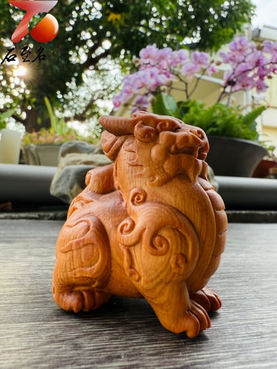 焦糖味重油料城口崖柏老料手把件 《招財貔貅》高6.5公分2