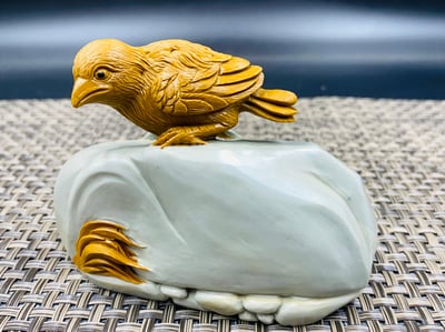 天然巧雕 壽山山秀園石系列【牆上麻雀】2