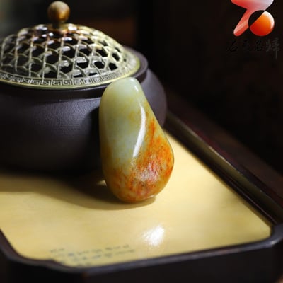 和田玉灑金皮青白肉籽料 56×33×23mm 重67克2