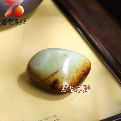 和田玉滿秋梨皮青白肉籽料｜秋梨滿韻 潤澤天成1