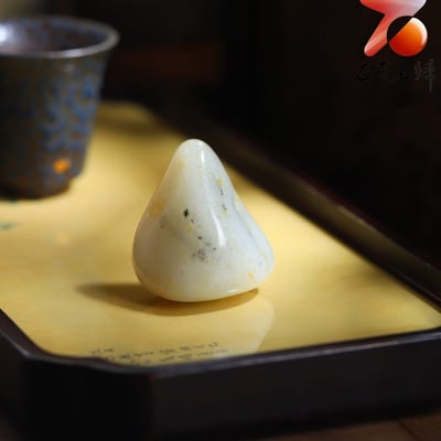 和田玉點墨青花灑金皮籽料 43×38×25mm 重54克2