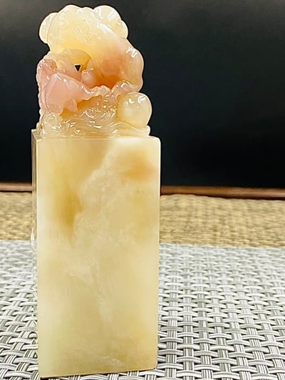 巴林玻璃底雞血石印章-三羊開泰2