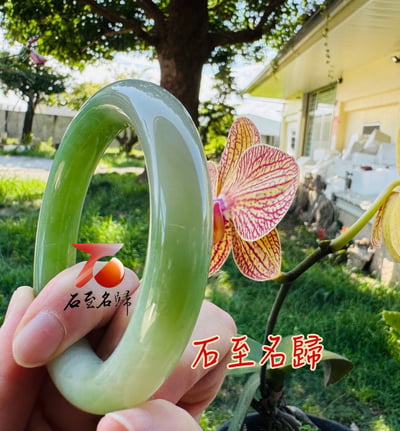 收藏級珍品 頂級和田玉翠青手鐲 白玉映翠・ 百年難遇｜附【亞瑟寶石鑑定所】正式鑑定證書5