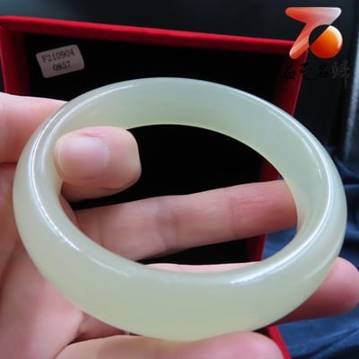 米黃色玉鐲 色澤均勻、質料溫潤5