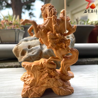 崖柏木雕件【立馬關公】高15公分5