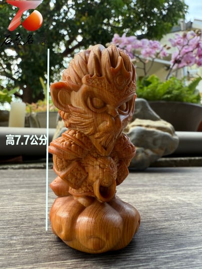 焦糖味重油料城口崖柏老料手把件 《齊天大聖》高7.7公分3