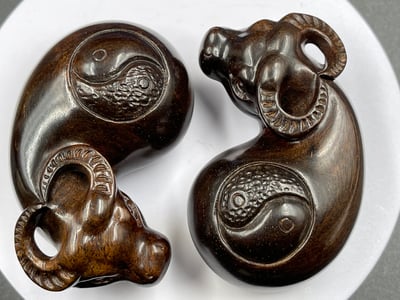 印度小葉紫檀高油二膘料滿金星雕件｜手把件 【雙生-太極牛】1