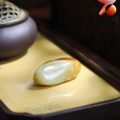 和田玉灑金皮青白肉籽料 56×33×23mm 重67克5