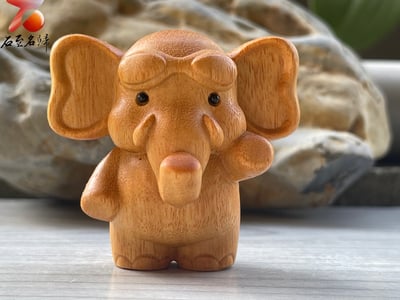 雲南黃金檀原木雕件【飛行象】 高5.3公分1