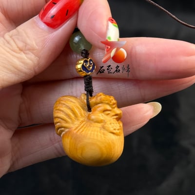 天然崖柏木雕吊飾【招財開運金雞】3