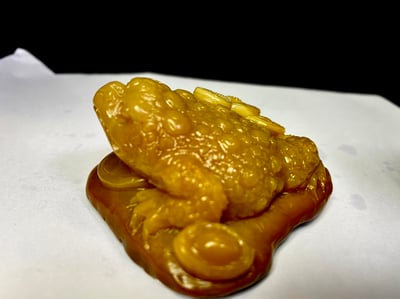 壽山石雕件【咬錢金蟾】2