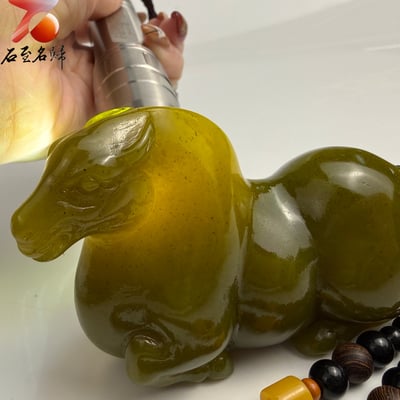 天然 壽山月尾綠透光原石x純手工精雕【翠影駿風】馬年開運石雕7