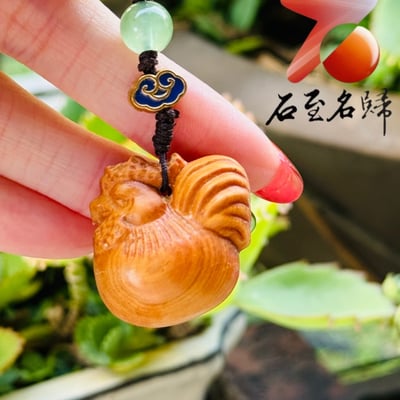 天然崖柏木雕吊飾【招財開運金雞】3