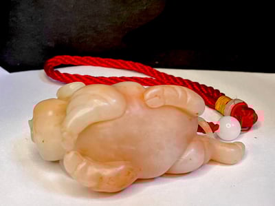 老師傅手工 壽山芙蓉石雕件【福氣豬手把件】5