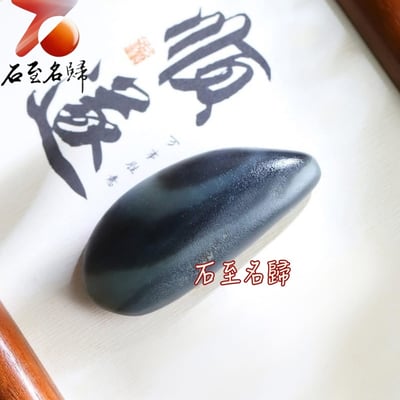 和田玉青花籽料〈一線天〉｜天縫一線 靈氣自生1