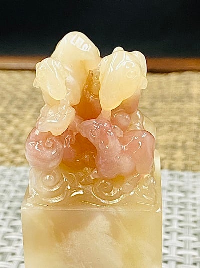 巴林玻璃底雞血石印章-三羊開泰6