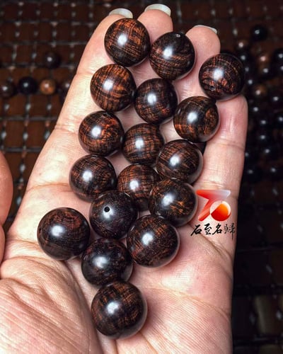 海南黃花梨 紫油梨沉水老料 爆滿鳳尾水波瘤疤花15mm手珠 重33.1公克8