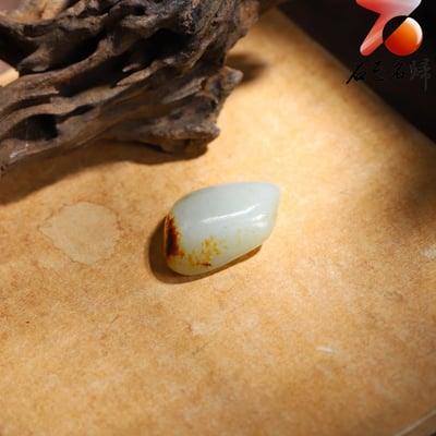 和田玉黑紅皮白肉籽料 40×29×13mm 重24克6