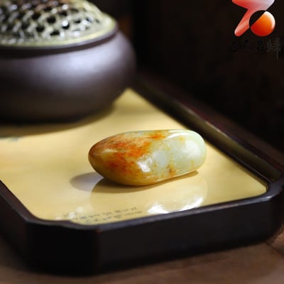 和田玉灑金皮青白肉籽料 56×33×23mm 重67克3