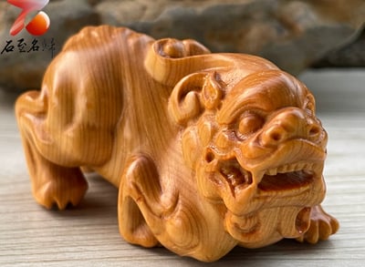 焦糖味重油料城口崖柏手把件 《瑞獸貔貅》2