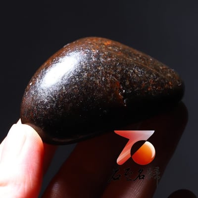 精品和田玉籽料紅黑油皮【元寶】7