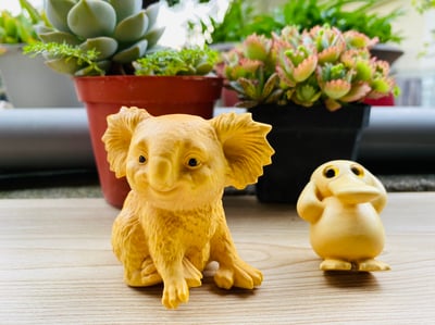 黃楊木精雕擺件【可達鴨與考拉套組】1