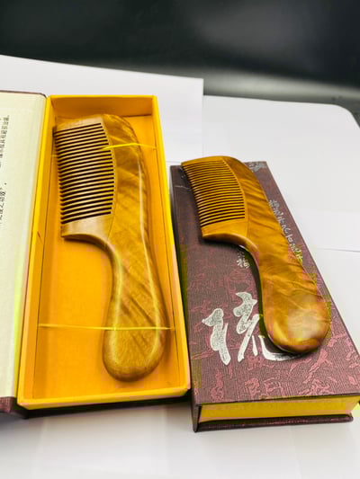 精選天然實木梳子【天然金絲楠木長柄梳】.4