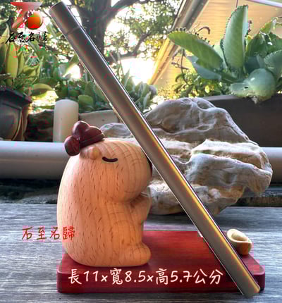 原木卡皮巴拉木雕手機支架 呆萌卡皮巴拉x巧思磁吸1
