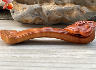 焦糖味重油料城口崖柏手把件 《靈芝如意》3