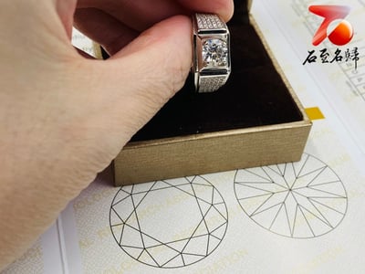 特價990元 莫桑鑽男戒1克拉 八心八箭D色 附雙保證書 925銀 可過鑽筆檢測2