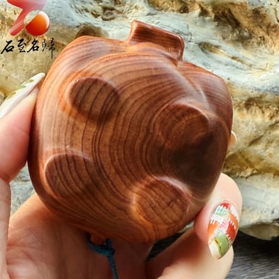 嚴選陳化崖柏重油老料手把件【諸(豬)事大吉造型茶壺】 長6.6公分5