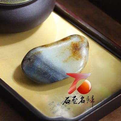 秋梨皮和田玉天地雙色青花籽料4