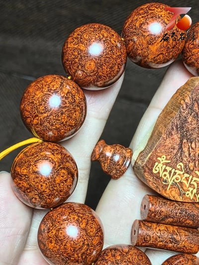 印度小葉紫檀頂級老料黃金底 爆滿葡萄纓子瘤疤20mm手珠【六字真言】3