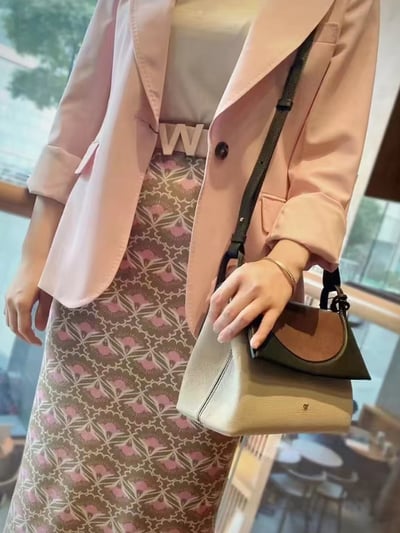 現貨WEEKEND牛皮革撞色單肩斜背包2