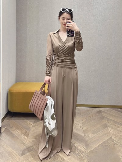 MaxMara交叉V領褶皺修身上衣4