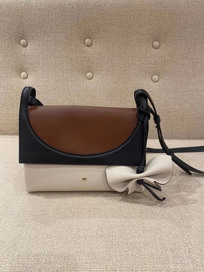 現貨WEEKEND牛皮革撞色單肩斜背包1