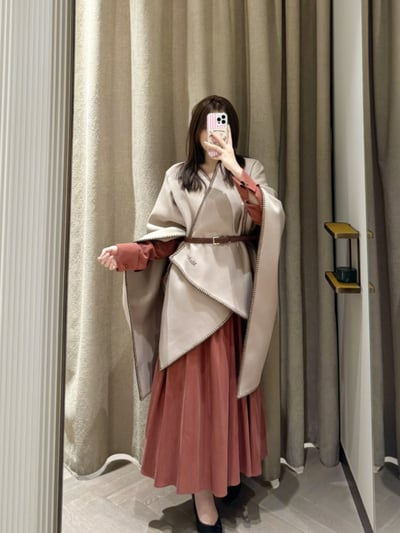 MaxMara羊毛披肩-附皮帶2