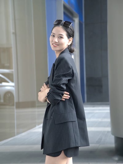 MaxMara羊毛細條紋西裝外套3