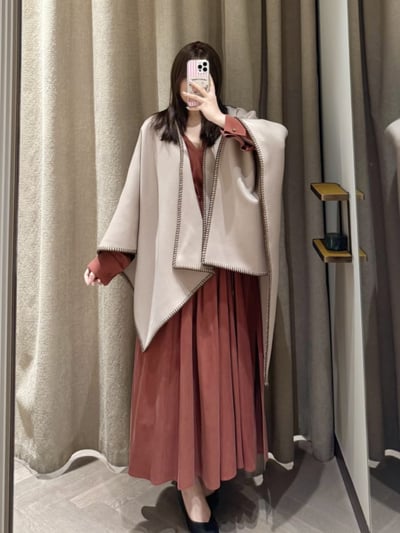 MaxMara羊毛披肩-附皮帶3