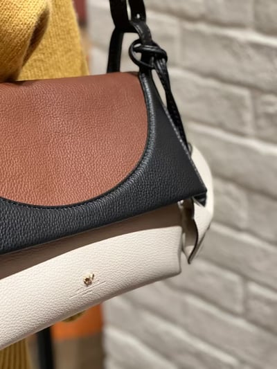 現貨WEEKEND牛皮革撞色單肩斜背包4