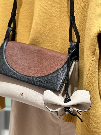 現貨WEEKEND牛皮革撞色單肩斜背包3