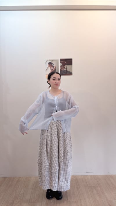 透感捲邊壓紋開釦衫6