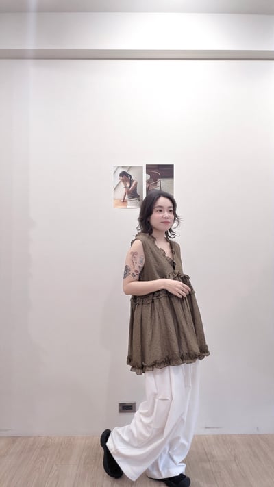 波點花邊v領背心3