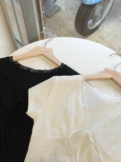 蕾絲v領Tee4