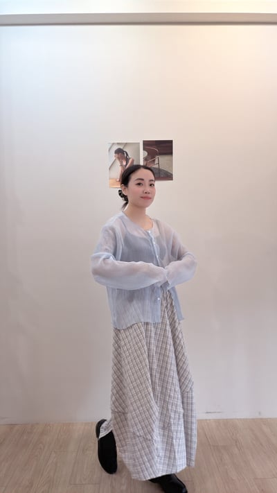 透感捲邊壓紋開釦衫7