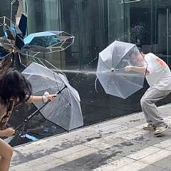 新款雨傘+水炮傘水槍 可以噴水打水仗神器 卡通造型 兒童夏天必備爆款呲水兩用雨傘(不挑色)(影片必看)5