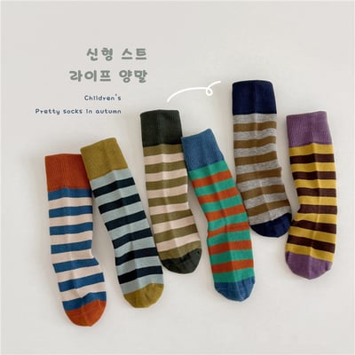 韓系學院風條紋中筒襪3